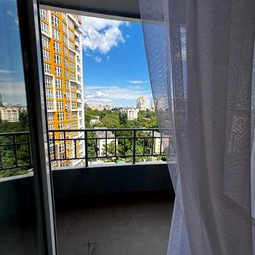 Квартира з новим вишуканим ремонтом та власним балконом з видом на море у новому ЖК Приморського району