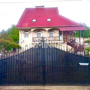 Продається розкішна вілла у Хусті