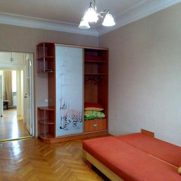 Продам власну 2-кімнатну квартиру (сталінка) на вул. Гліба Бабіча (8 Березня) / кут пр. Центрального