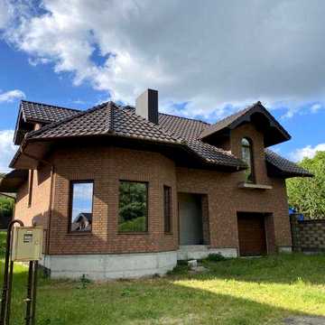 Продаж будинку з підвалом та гаражем в Луцьку