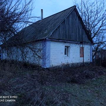 Земельна ділянка з будинком.