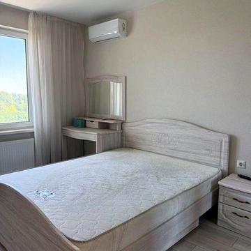 Сдам 1 кімн квартиру+лоджия(дитяча) в ЖК Радужный. Вільна