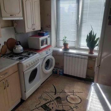 Продажа 2-ї квартири в гарному стані з меблями проспект Миру, 9-А.