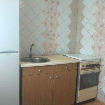Продам на Салтовке в 607 микр. 2 комнаты в 3к квартире