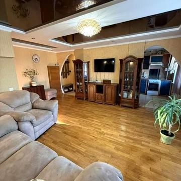 Оренда ТРИ КІМНАТНОЇ квартири