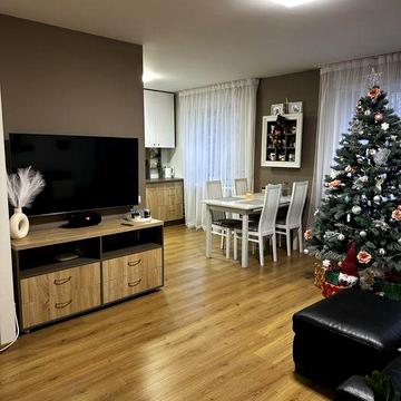 Продаж 2-х кімнатної квартири в центрі, Бровари, бульвар Незалежності. Власник, без комісії,Є інвертор і акумулятор, незалежні від відключень світла
