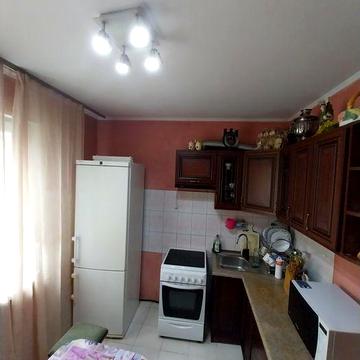 Сдам 2 х кімнатну на Троєщені вул Радунська 42/10