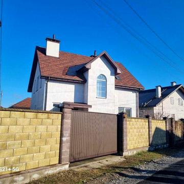 Продам 2 єтажній  дом 170 кв.м. в с.Осещина,7 соток земли,200 м пляж
