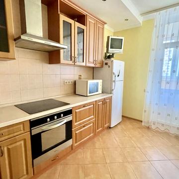 Єлизавети Чавдар вул., 18