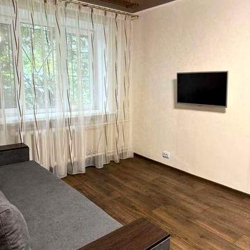 Здається 2к квартира на вул. Романа Шухевича, 8-12