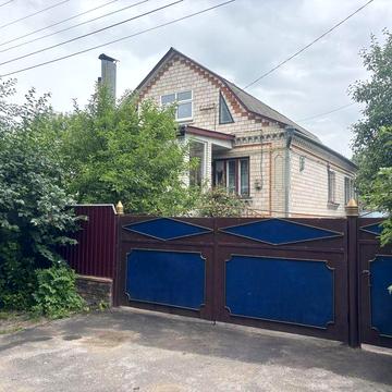 Будинок, де вистачить місця для великоі родини!