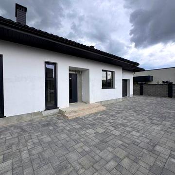 Продам новий будинок з ремонтом біля Епіцентру