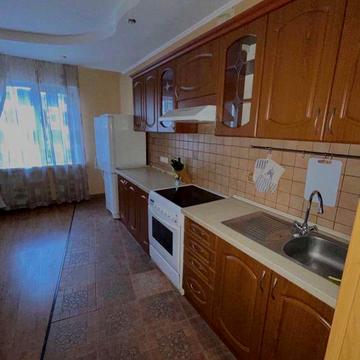 Завжди вода, тепло та ліфт працює. В оренду однокімнатна квартира