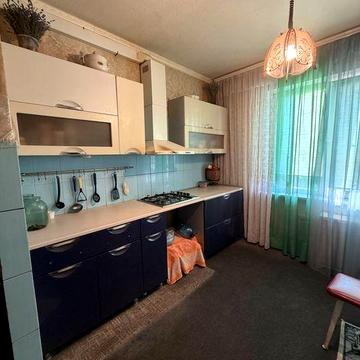 Продаж 4 кімнатна проспект Миру 26 .