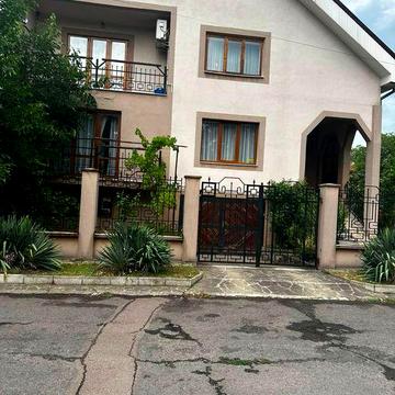 Продаж будинку в ЧОП