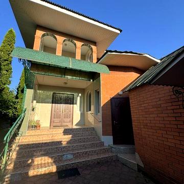 Продам двохповерховий будинок