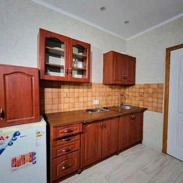 Продам в Одесі 1-кімнатну квартиру з власним гаражем біля моря!