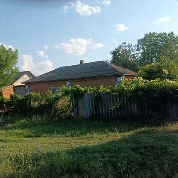 Продам свой преватезированый дом  с участком 75сот земли , Дом теплый и просторный, ванная комната и туалет  раздельно, с вопросами звоните всем мира