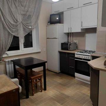 Здам 1 кімн. біля чорного АТБ, двоспальне ліжко, 2 поверх, ПЕРША ЗДАЧА