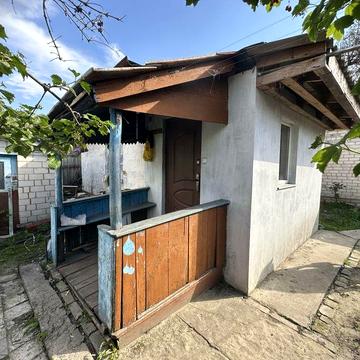 Зданється частина будинку вул.Франка