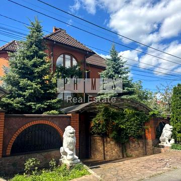 Вишнева вул.