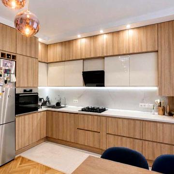 Простора сімейна квартира з автономним опаленням у Минаї