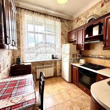 Продам 3-к сталінку гарний ремонт, Харківське шосе,13 Дніпровський район
