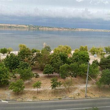 Здається 1 к.к. р-н Намиву, з видом на пляж