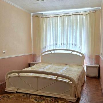 Здається трикімнатна квартира Чешка біля центру
