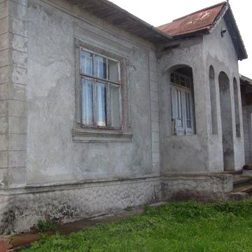Продам 4 кімнатни будинок 35 км від Чернівців ,село Ржавенці