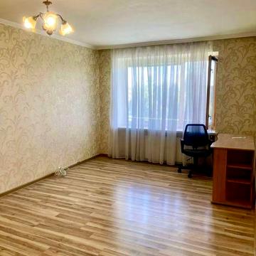 Продаж просторої 3-кімнатної квартири в районі Паланок, Мукачево