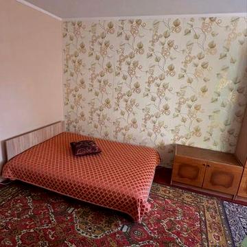 Здається 1-кімнатна кВ на Шкільній