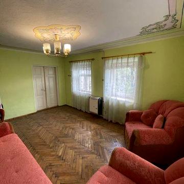 1/2 будинка окреме подвір’я 10 сот. Землі під забудову