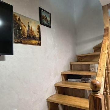 Продам 1 кімнатну дворівневу квартиру по Фабричній