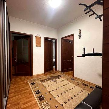 Продаж 3-к квартири вул Володимира Великого , 1