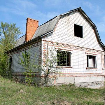 Продам недобудований будинок з ділянкою 12 соток,м.Бар