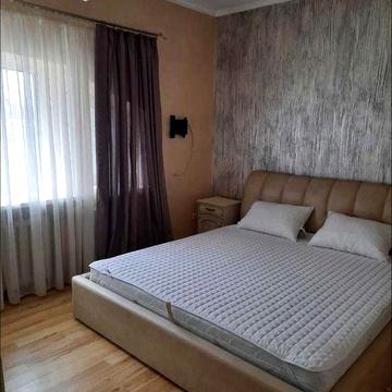 Продам 2к квартиру проспект Яворницкого/Озерка/Карла Маркса