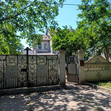 Продається затишний 5-кімнатний 2-поверховий будинок