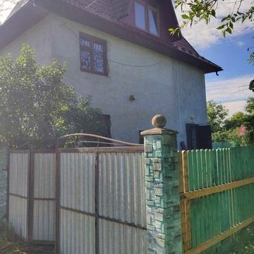 Продаж двоповерхового житлового будинку
