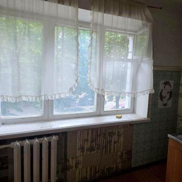 Продам 2-х кімнатну квартиру  в центрі