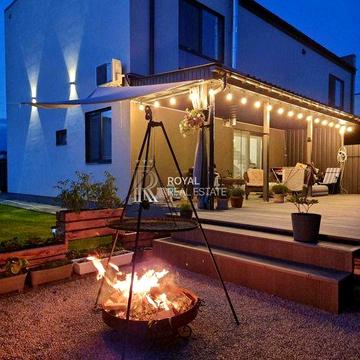 Продаж Дуплекс Київ Осокорки 110 м² 3 сотки Якісний ремонт Генератор Камін Тераса Озеро 50 м Пляж Барбекю Паркінг