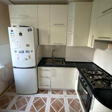 Сади 2 поруч з АТБ вільна парковка у дворі