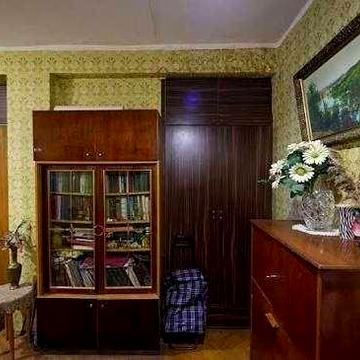 2-кімнатна "чешка" по ціні однушки. Русанівка. Під ремонт.