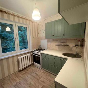 Продам квартиру на Черемушках возле парка Горького, Космонавтов