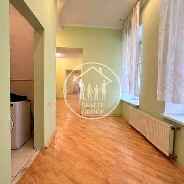 New! 2-х кім квартира на Дорошенка, центр Львів, 70 м.кв. Гарний варіант як для проживання так і для оренди. Житловий стан.