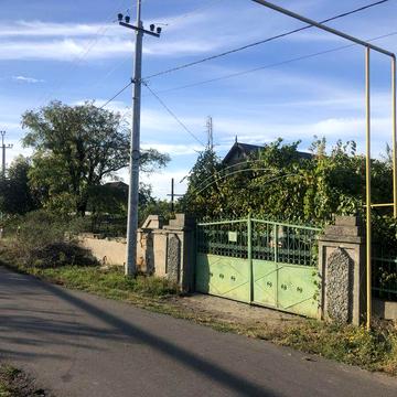Два дома на одном участке