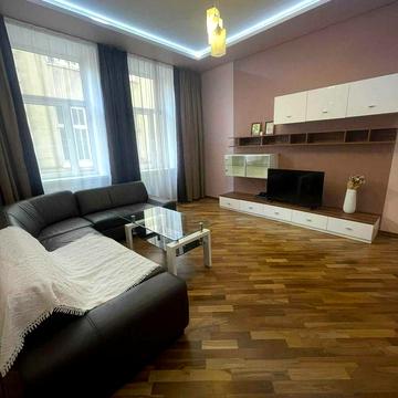 Оренда квартири в центрі на вул. Ліста