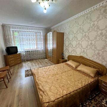 Здається 3-х кімнатна чешка Комарова низ
