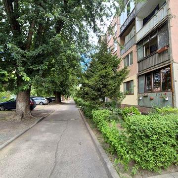 Здається в оренду  квартира укомплектована , простора по вул Грушевського з розвинутою інфраструктурою