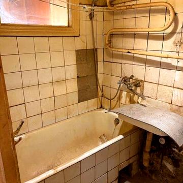 Продаеться квартира на першому поверсі 47 кв . м.